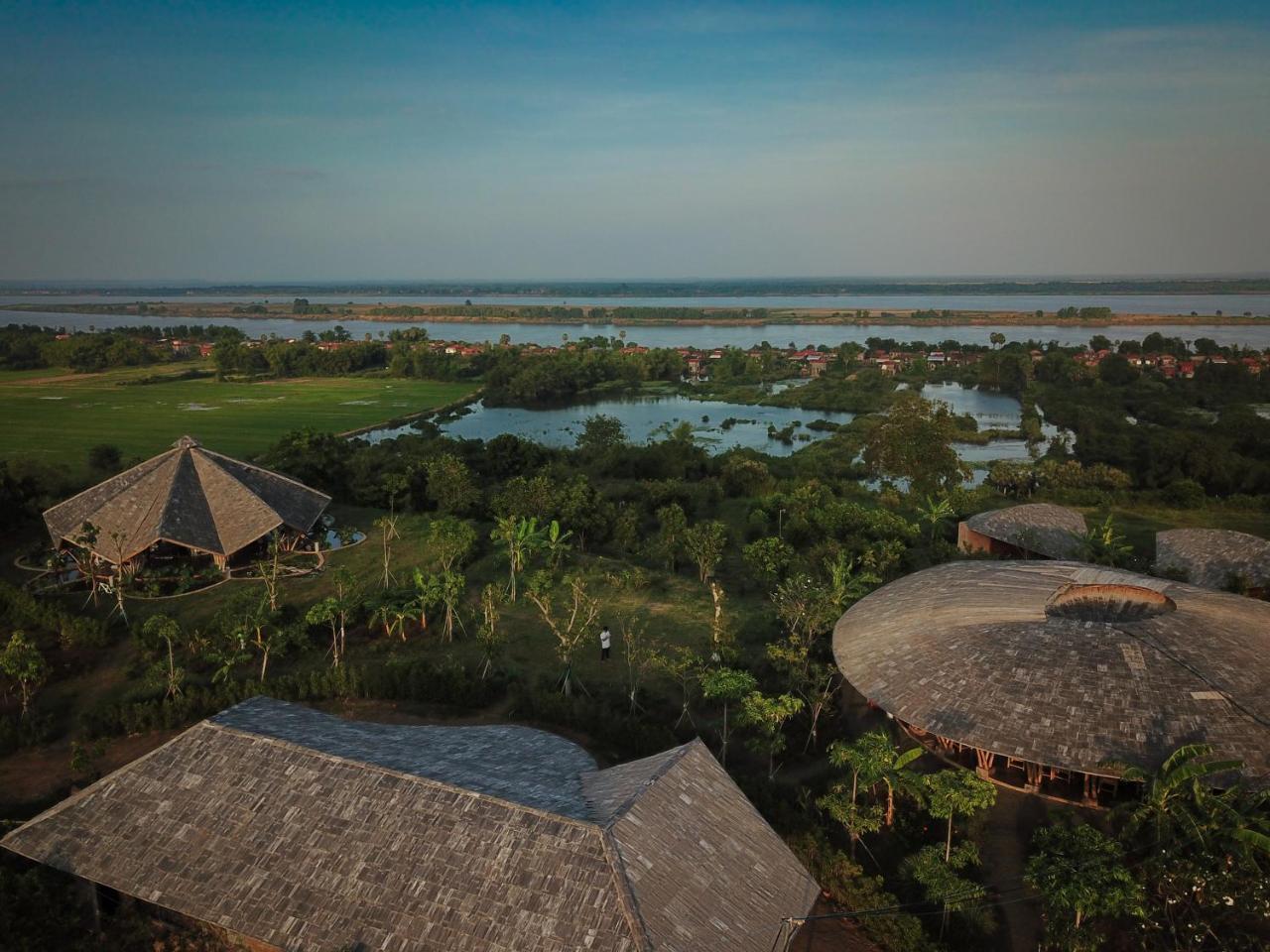 Hanchey Bamboo Resort Kampong Cham Bagian luar foto